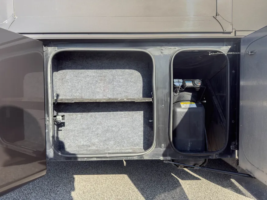 2013 Tiffin Phaeton 36QSH | Photo 38 of 39