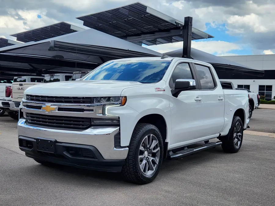 2021 Chevrolet Silverado 1500 LT | Photo 3 of 31
