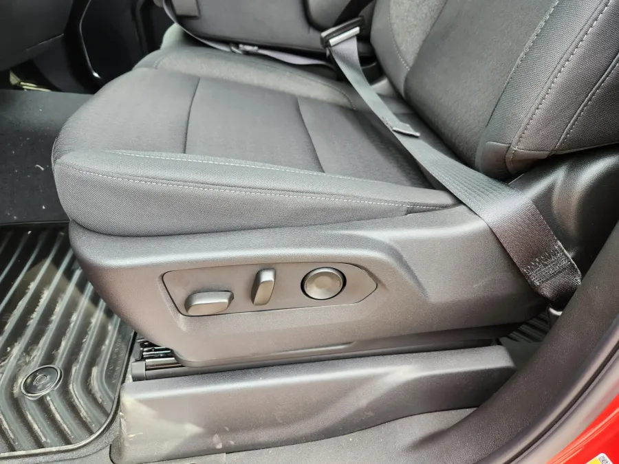 2025 GMC Sierra 1500 Elevation | Photo 9 of 28