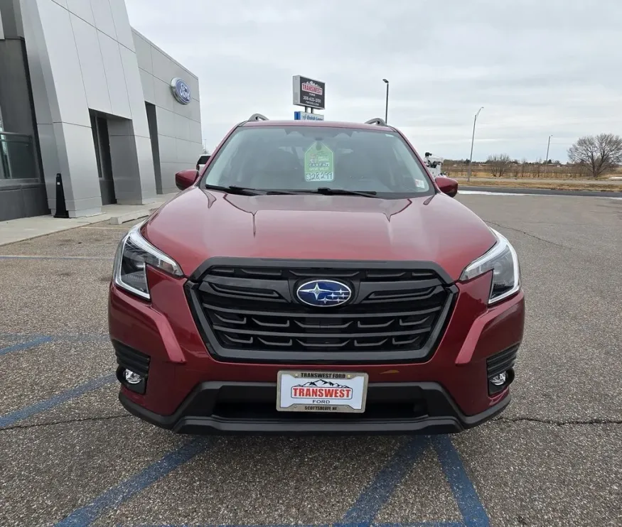 2024 Subaru Forester | Photo 2 of 32