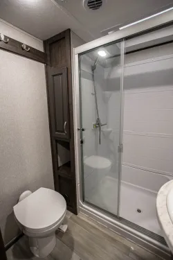 2022 Coachmen Brookstone 398MBL | Thumbnail Photo 22 of 27