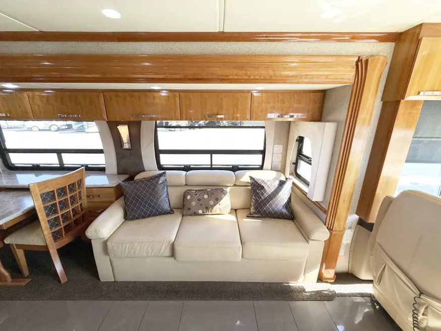 2013 Newmar King Aire 4584 | Photo 8 of 33