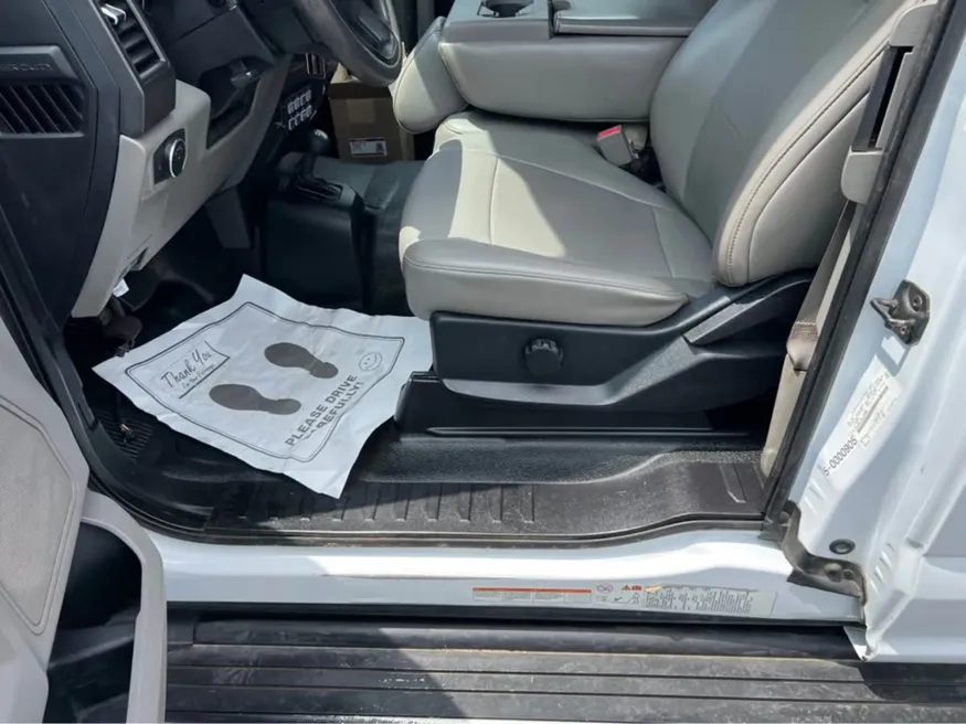 2018 Ford Super Duty F-550 XL | Photo 14 of 21