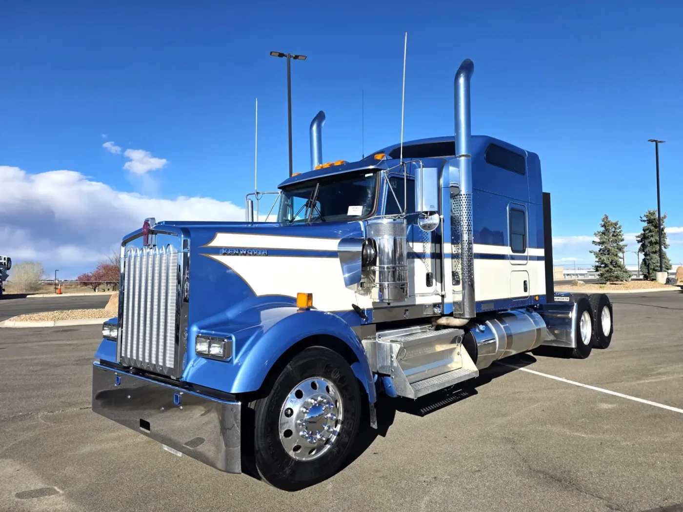 2026 Kenworth W900 | Photo 3 of 17