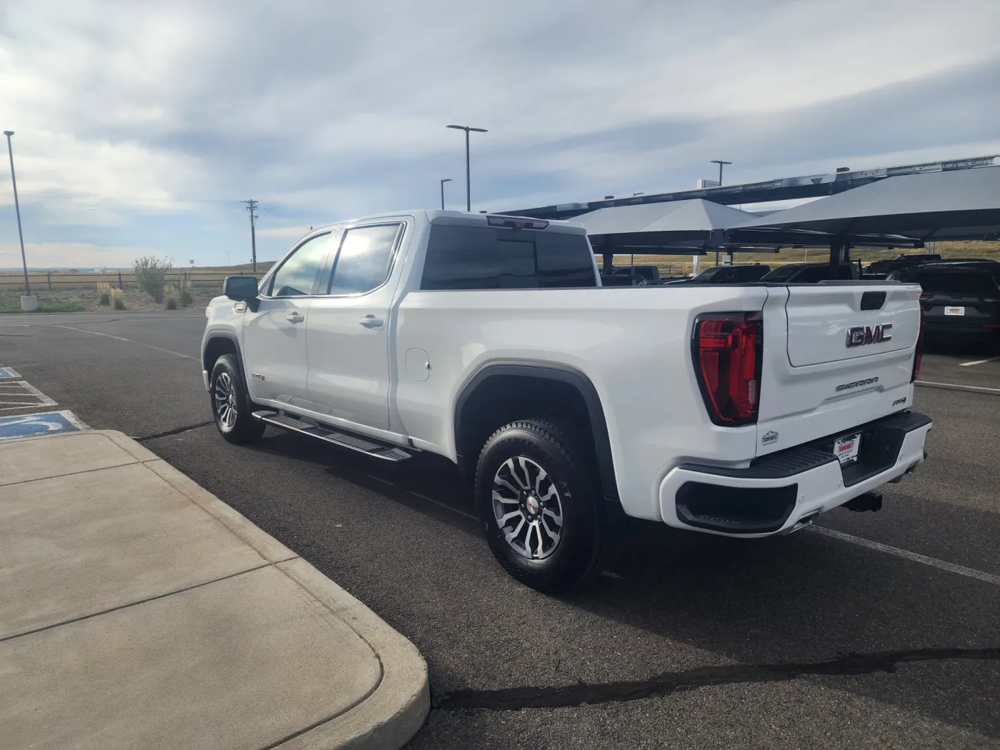 2020 GMC Sierra 1500 AT4 | Photo 5 of 28