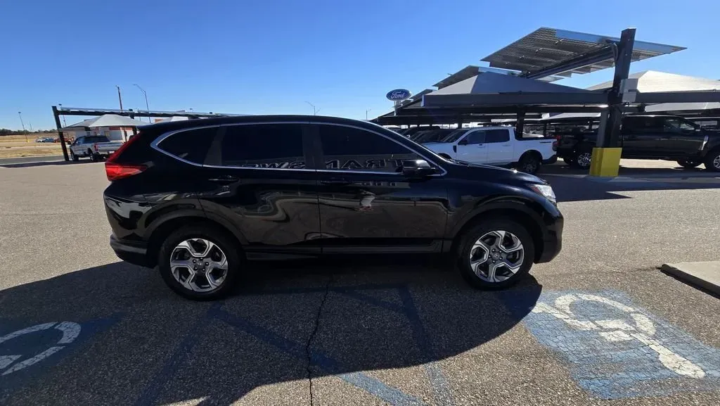 2017 Honda CR-V | Photo 4 of 28