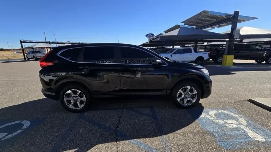 2017 Honda CR-V | Photo 4 of 28