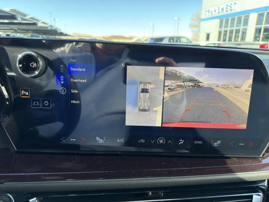 2026 Chevrolet Traverse AWD Z71 | Photo 17 of 22