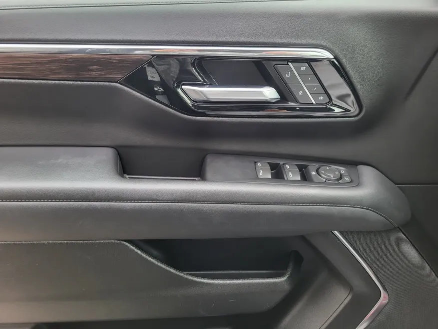 2025 Chevrolet Tahoe LT | Photo 18 of 25
