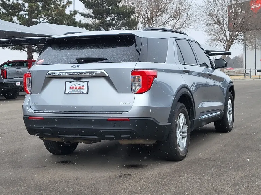 2023 Ford Explorer XLT | Photo 6 of 32
