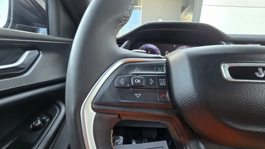 2024 Jeep Grand Cherokee | Photo 16 of 31