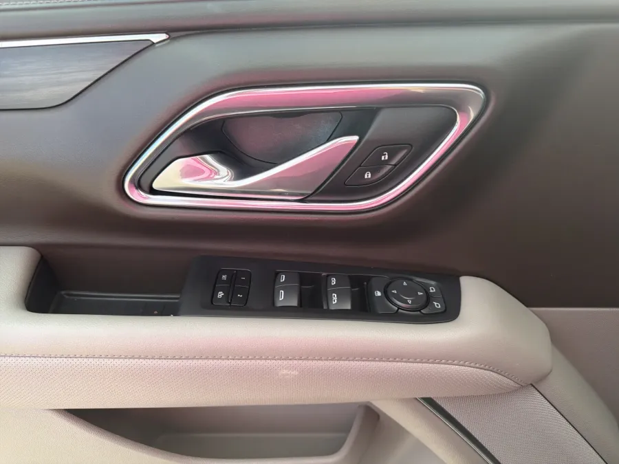 2024 GMC Yukon XL SLT | Photo 14 of 22