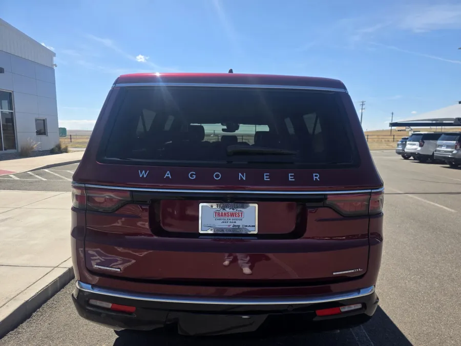2023 Jeep Wagoneer L Series II | Photo 6 of 33
