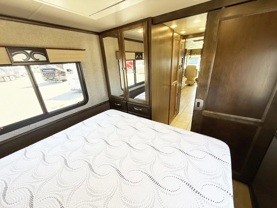 2017 Tiffin Allegro Breeze 32BR | Photo 15 of 27