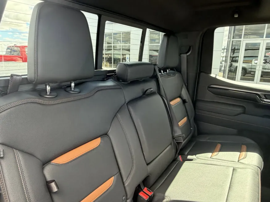 2023 GMC Sierra 1500 AT4 | Photo 11 of 21