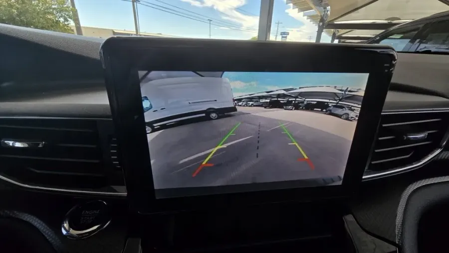 2022 Ford Explorer | Photo 22 of 31