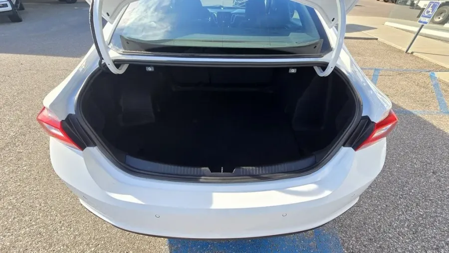 2024 Chevrolet Malibu | Photo 8 of 27