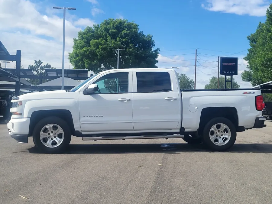 2017 Chevrolet Silverado 1500 LT | Photo 3 of 23