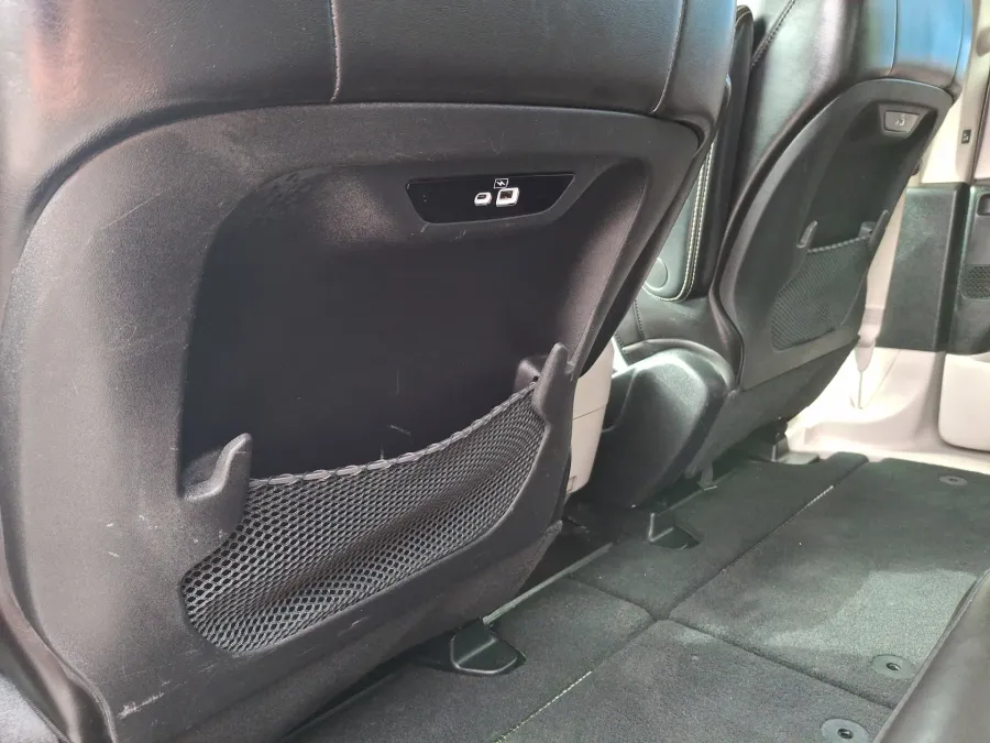 2023 Chrysler Pacifica Touring L | Photo 14 of 23