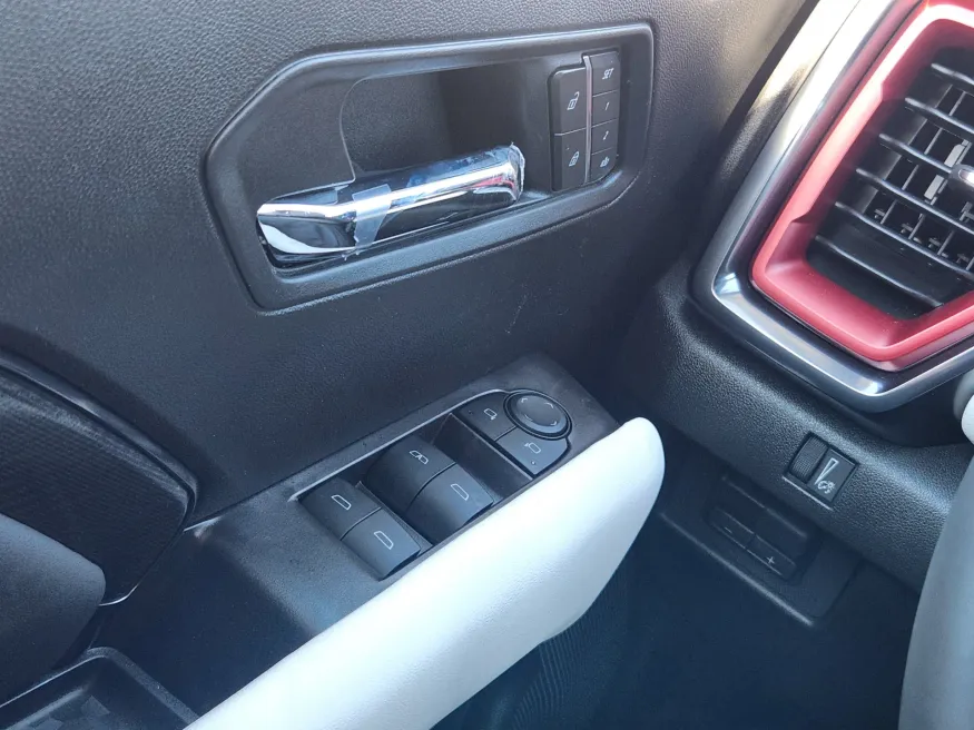 2026 GMC Canyon 4WD AT4X | Photo 16 of 25