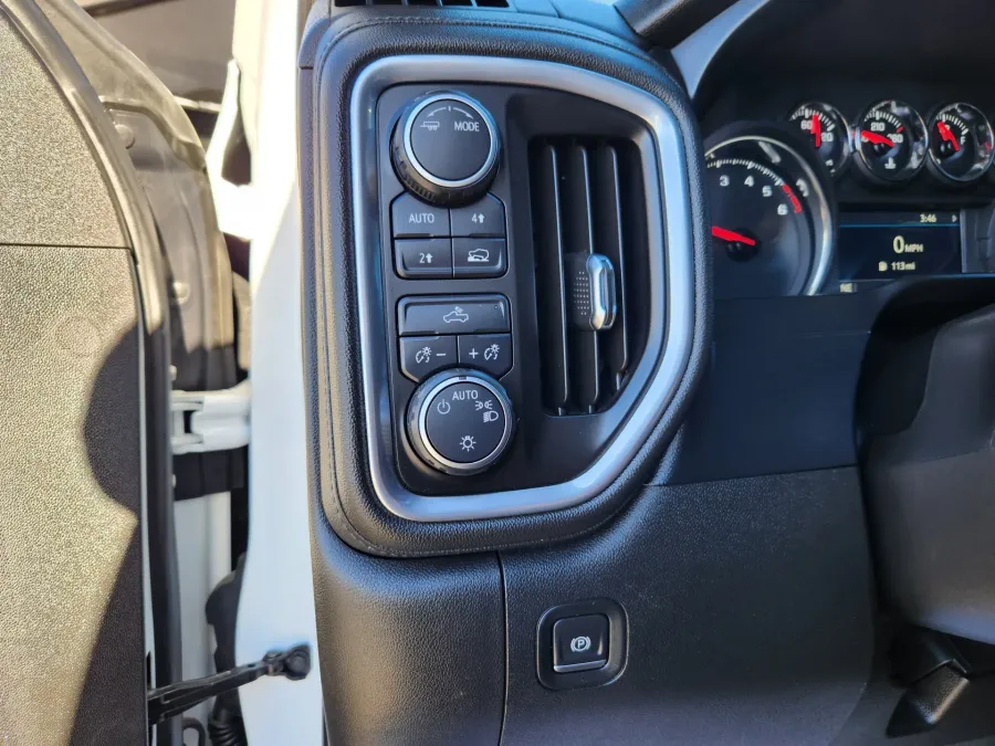 2021 Chevrolet Silverado 1500 LT | Photo 6 of 31