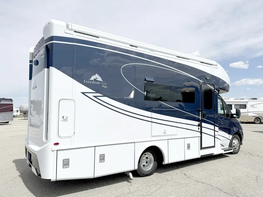 2026 Newmar Freedom Aire 2515 | Photo 16 of 23