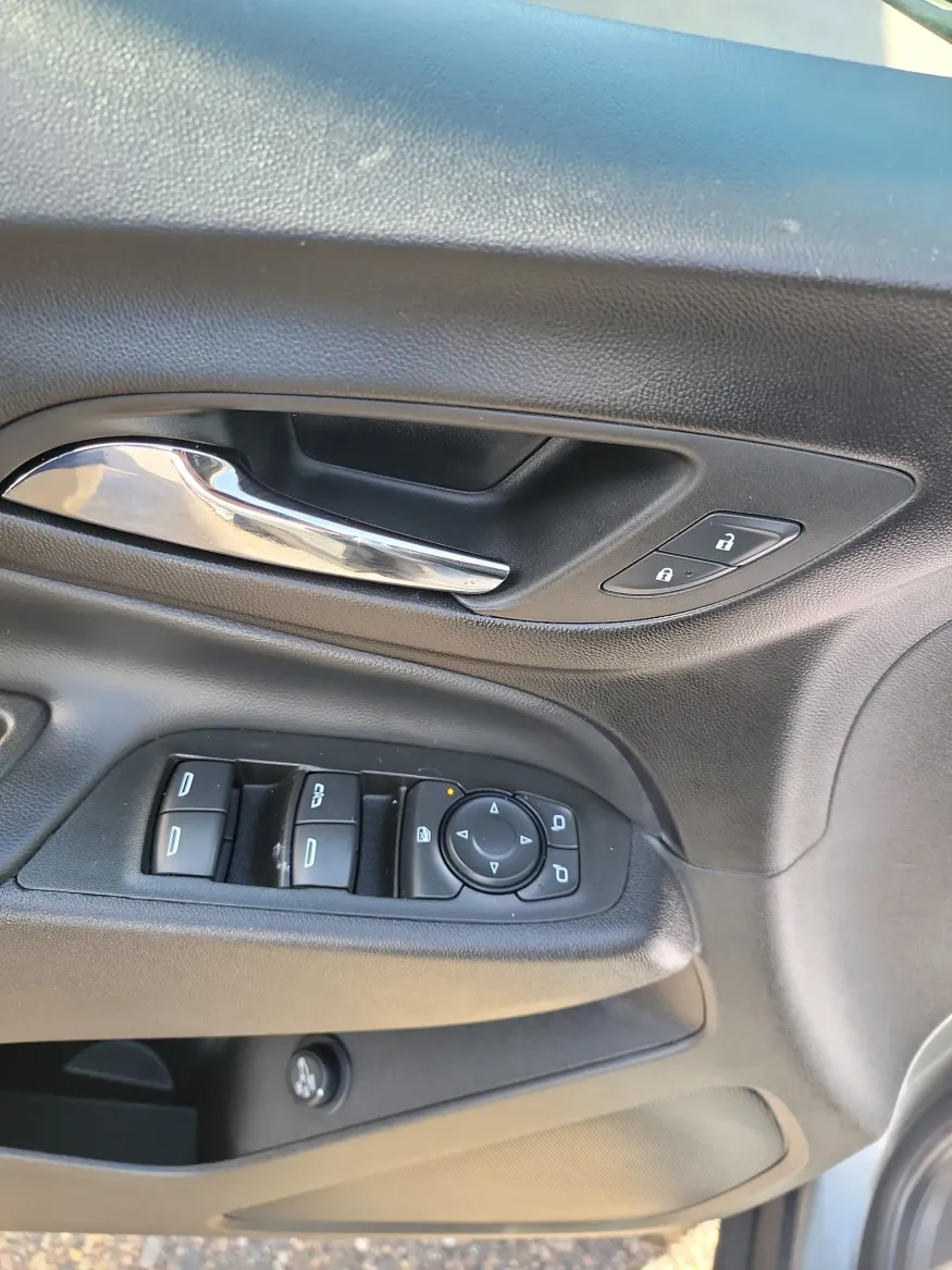 2024 Chevrolet Equinox LT | Photo 11 of 17