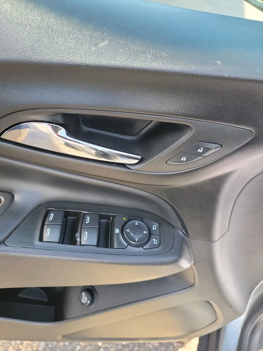 2024 Chevrolet Equinox LT | Photo 11 of 17