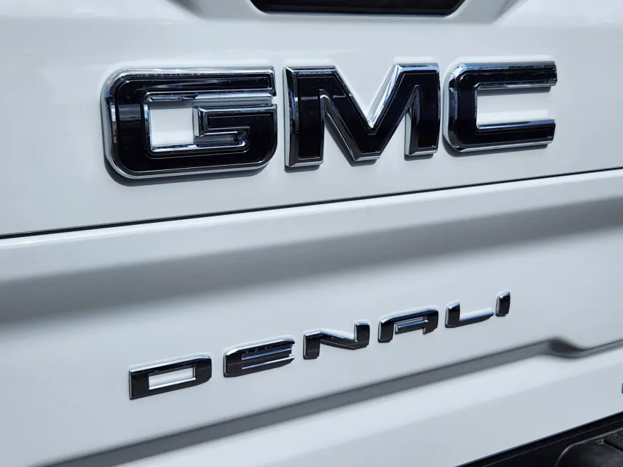 2025 GMC Sierra 2500HD Denali Ultimate | Photo 13 of 31