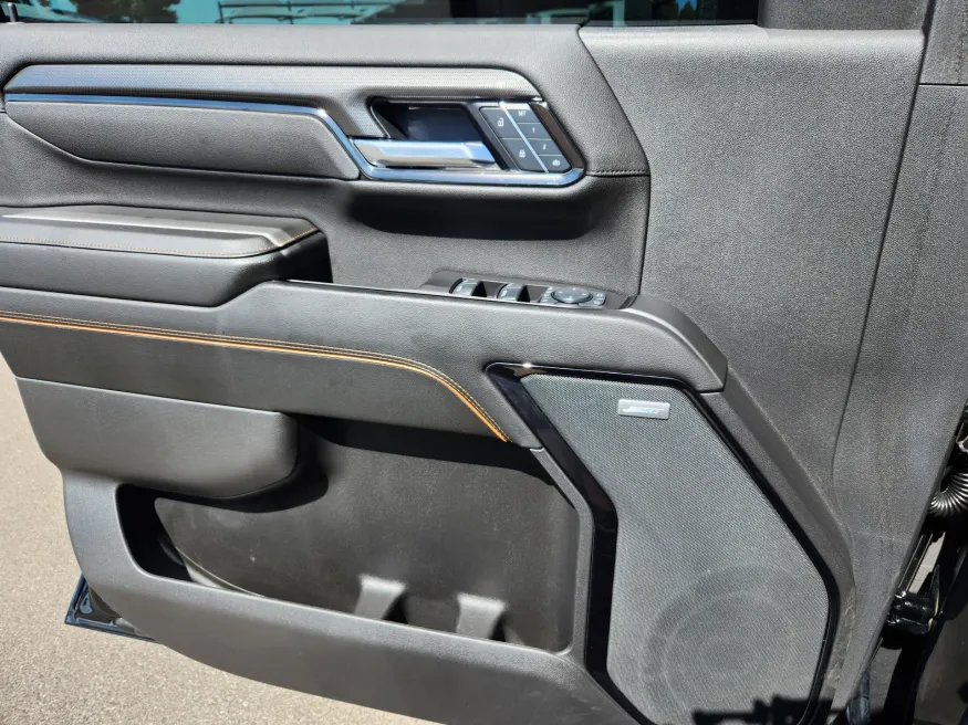 2025 GMC Sierra 2500HD AT4 | Photo 5 of 33