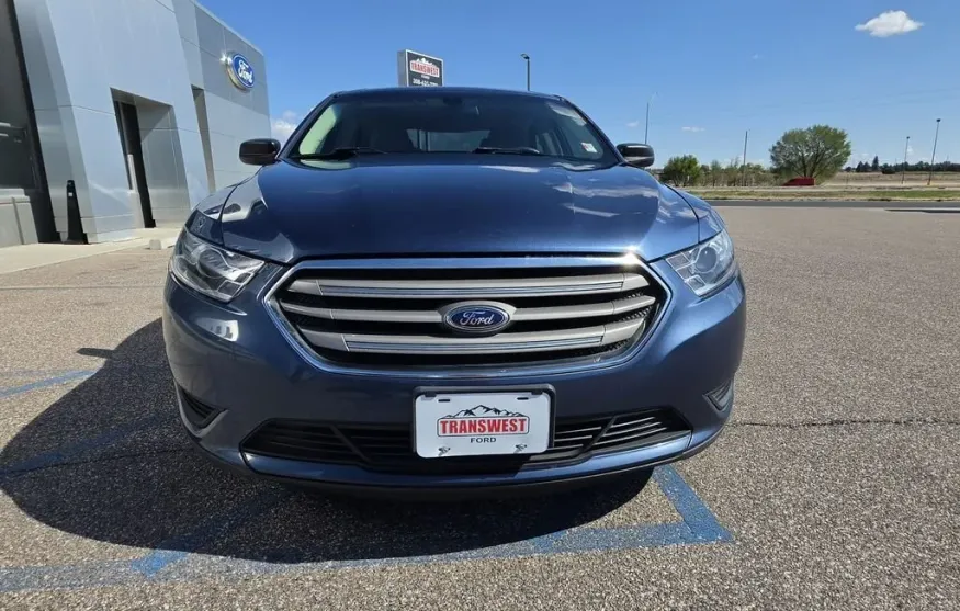 2018 Ford Taurus | Photo 2 of 28