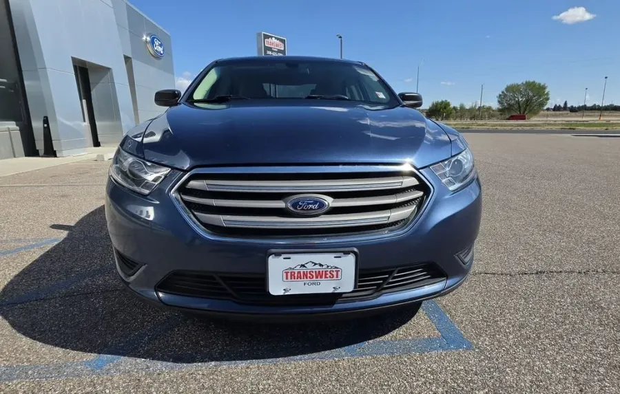 2018 Ford Taurus | Photo 2 of 28