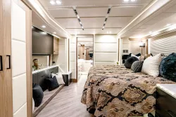 2026 Emerald Luxury Coaches Prevost H3-45 Triple Slide | Thumbnail Photo 12 of 20