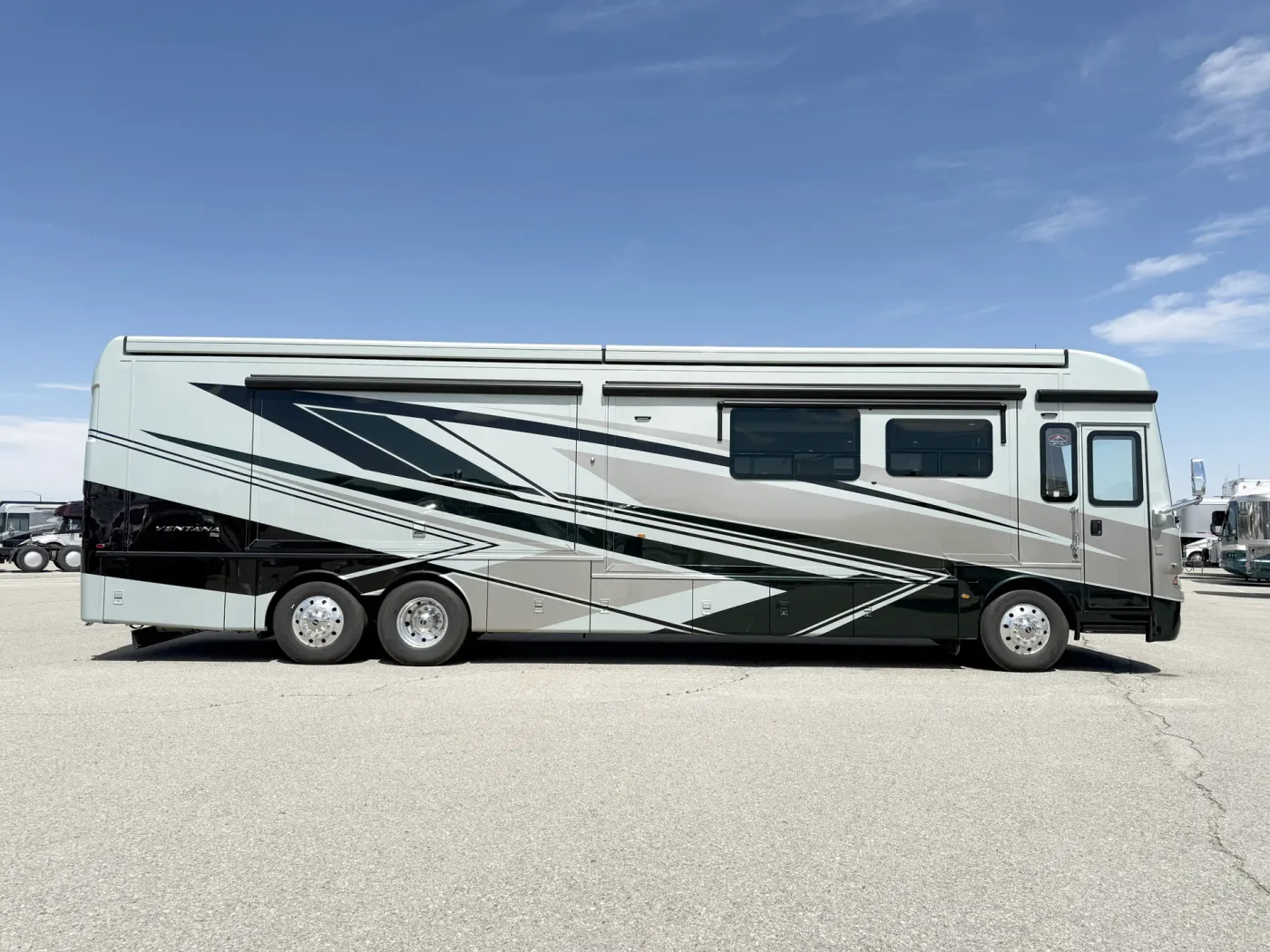 2027 Newmar Ventana 4345 | Photo 4 of 33
