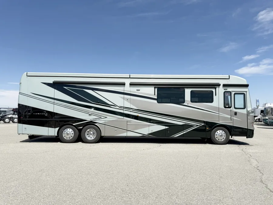2027 Newmar Ventana 4345 | Photo 4 of 33