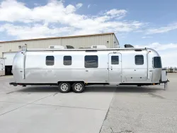 2024 Airstream Classic 33FB Twin | Thumbnail Photo 3 of 23
