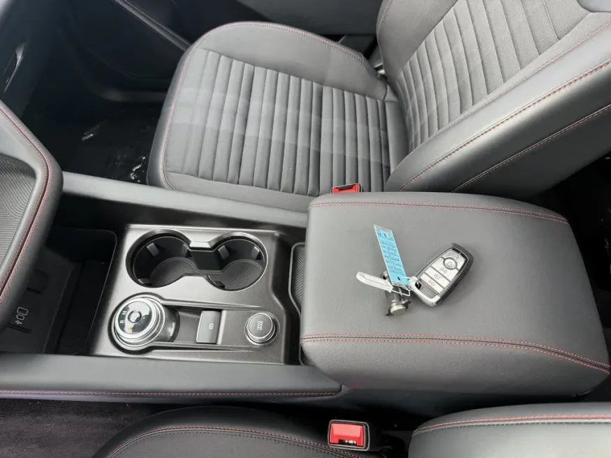 2026 Ford Explorer | Photo 22 of 29