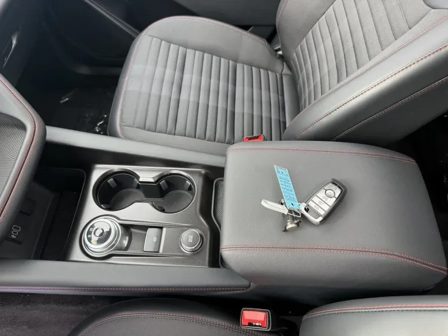 2026 Ford Explorer | Photo 22 of 29