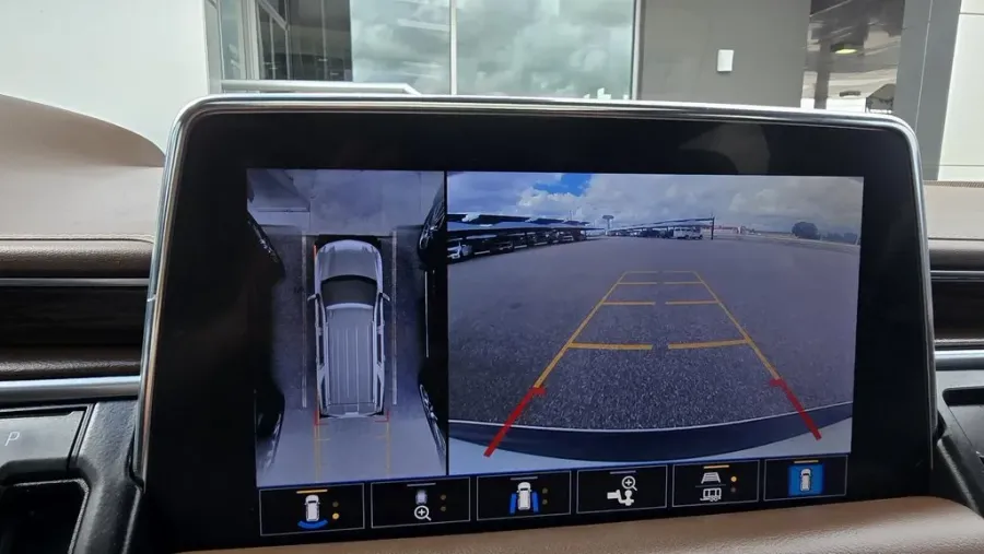 2021 Chevrolet Suburban | Photo 22 of 37