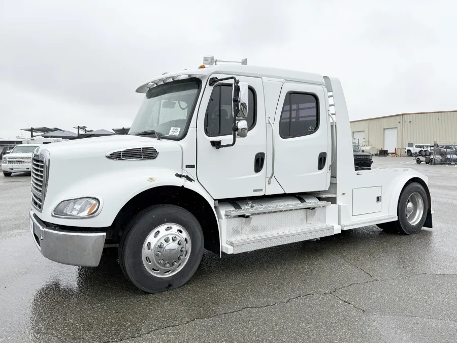 2011 Freightliner M2 112 | Photo 1 of 22