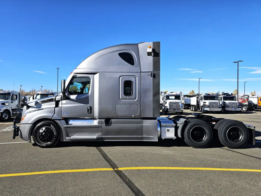 2024 Freightliner Cascadia | Photo 9 of 24