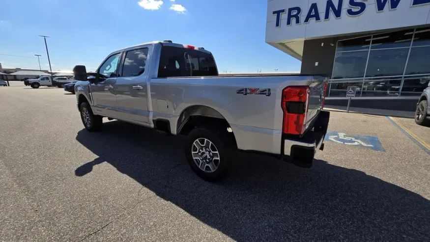 2023 Ford F-250 | Photo 6 of 30