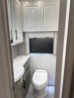 2027 Newmar London Aire 4569 | Thumbnail Photo 19 of 45