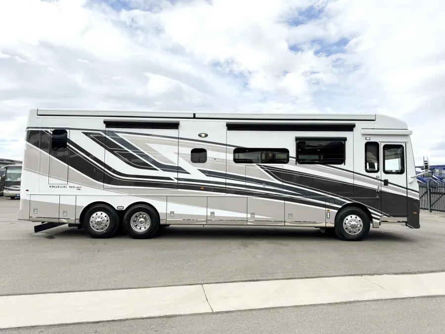 2026 Newmar Dutch Star 4081 | Photo 3 of 30