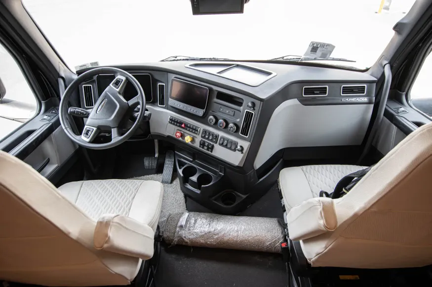 2026 Newmar Summit Aire 4505 | Photo 10 of 27