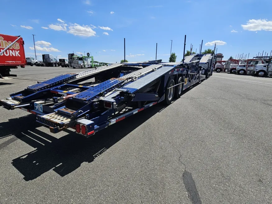 2023 Peterbilt 389 | Photo 10 of 34
