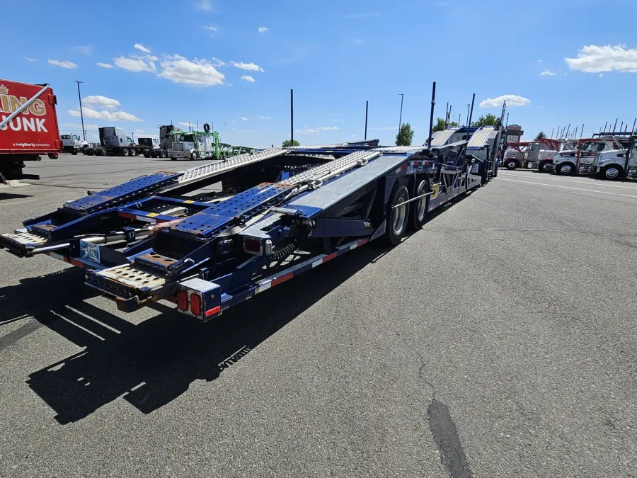 2023 Peterbilt 389 | Photo 10 of 34