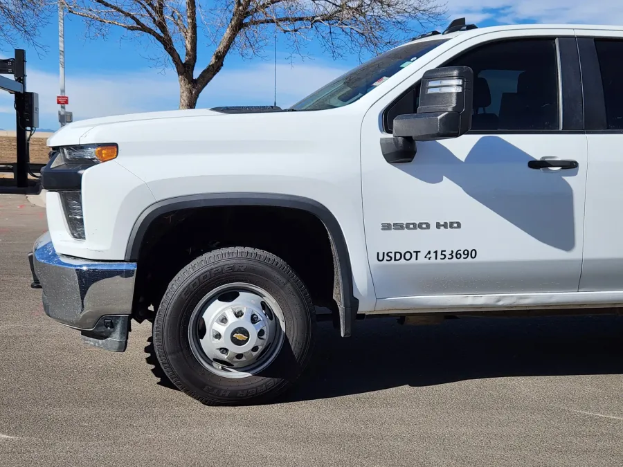 2022 Chevrolet Silverado 3500HD CC Work Truck | Photo 4 of 27