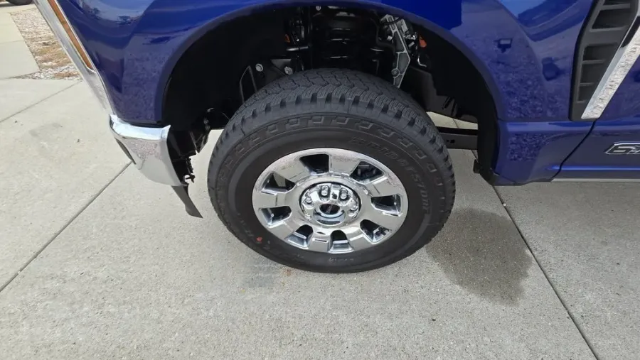 2026 Ford Super Duty F-350 | Photo 13 of 36