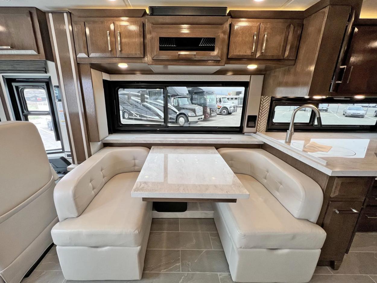 2023 Newmar New Aire 3543 | Photo 12 of 41